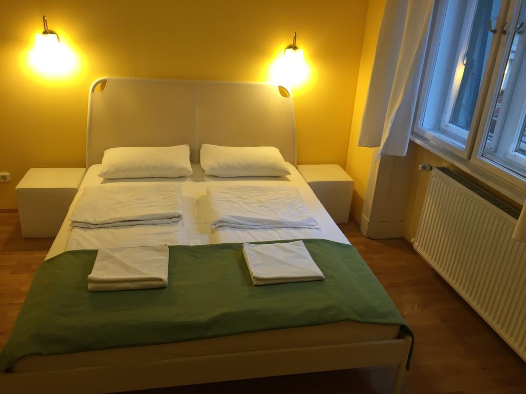 Club Apartments & Rooms Budapest Rum bild